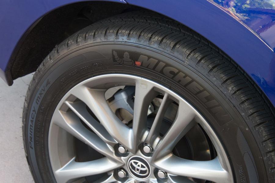  Toyota Camry Hybrid 2015 года  (US) (фото 28 из 28)